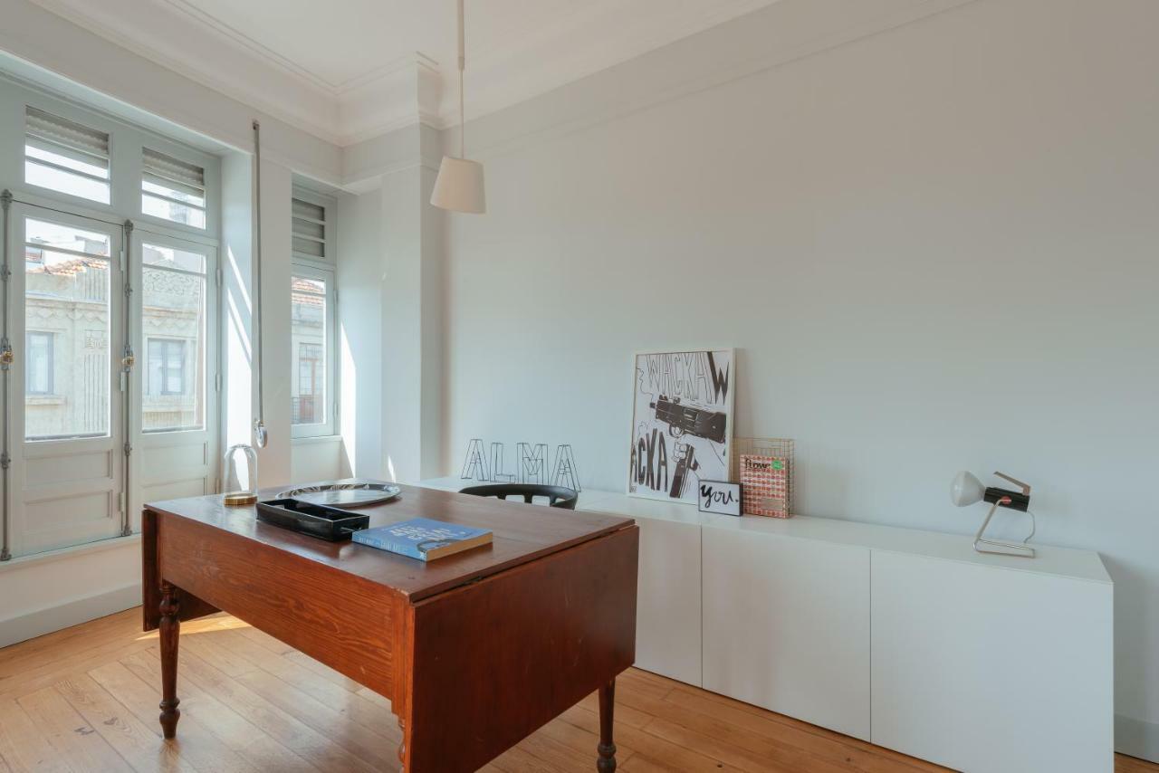 Baixa24 - Downtown Bliss W/ Amazing Natural Light Apartment *